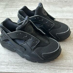 Boys Nike Huarache Run USED